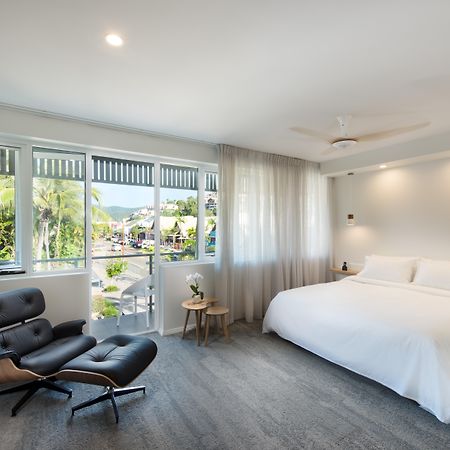 Heart Hotel And Gallery Whitsundays Еърли Бийч Екстериор снимка