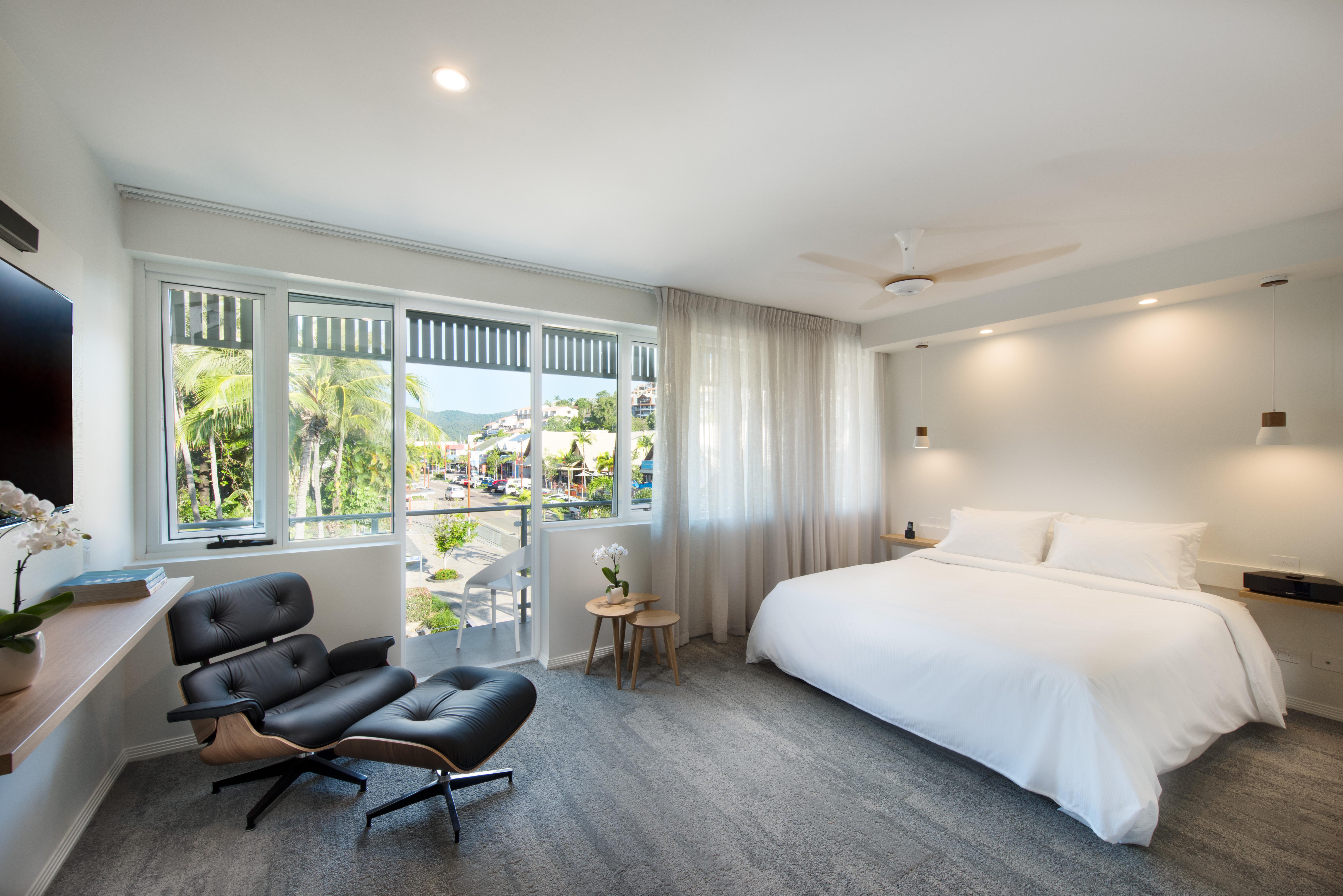 Heart Hotel And Gallery Whitsundays Еърли Бийч Екстериор снимка