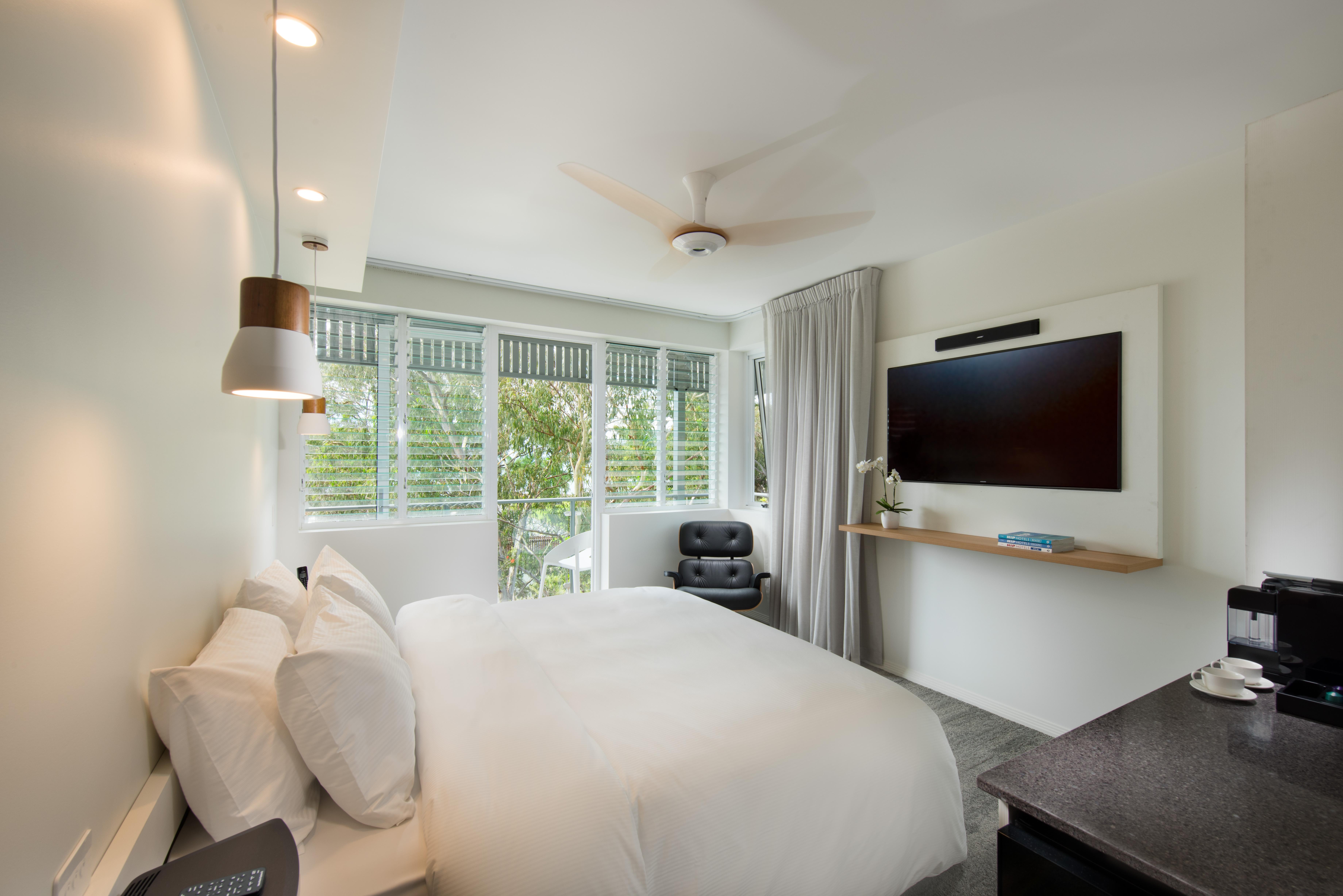 Heart Hotel And Gallery Whitsundays Еърли Бийч Екстериор снимка