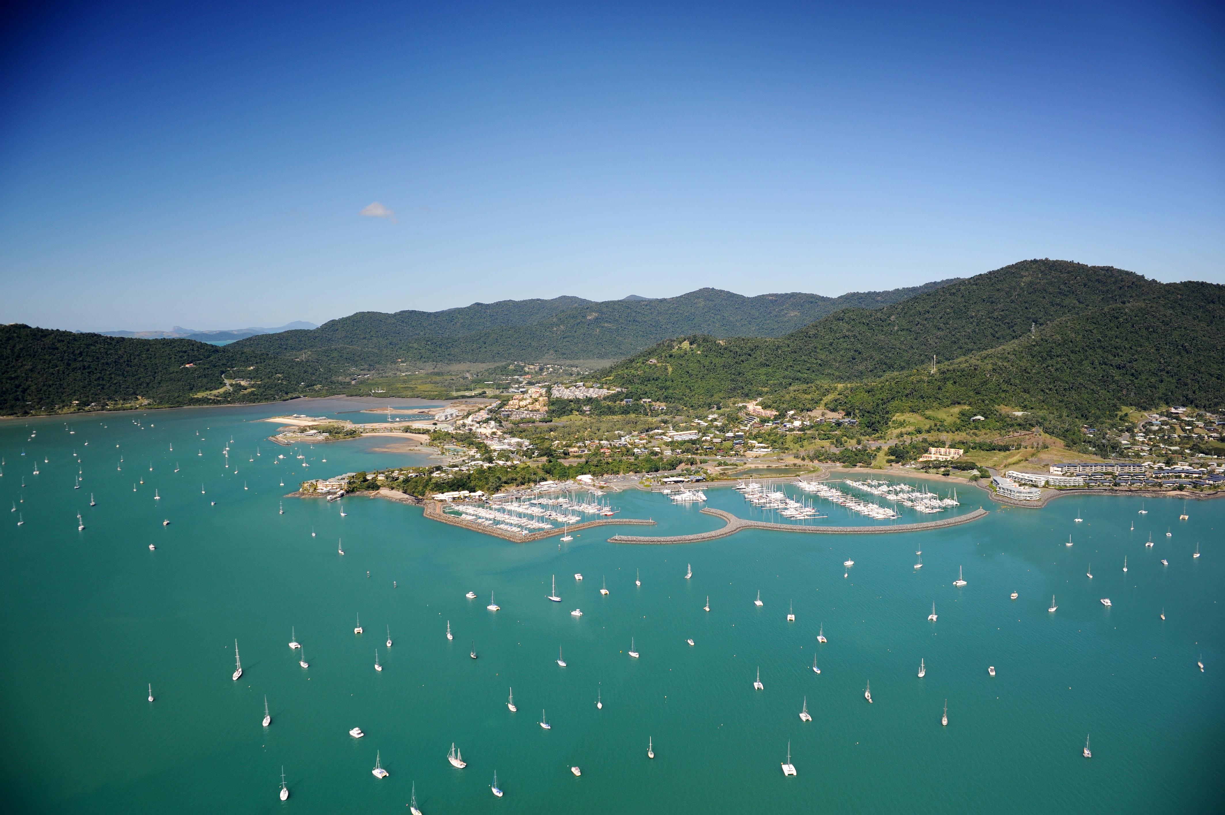 Heart Hotel And Gallery Whitsundays Еърли Бийч Екстериор снимка