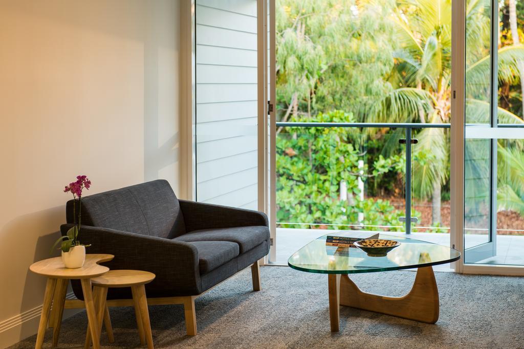 Heart Hotel And Gallery Whitsundays Еърли Бийч Екстериор снимка